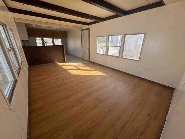 property at 595 SW Birch Pl