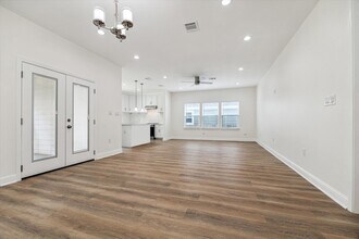 915 E 37th St, Unit 2 in Houston, TX - Building Photo - Building Photo