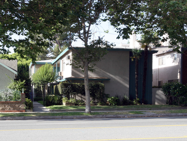 11510 Riverside Dr in North Hollywood, CA - Foto de edificio - Building Photo