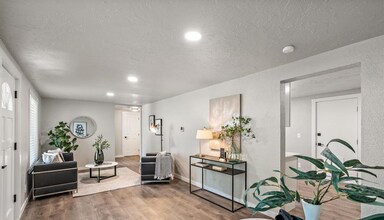 316 E 46th Pl in Garden City, ID - Building Photo - Building Photo