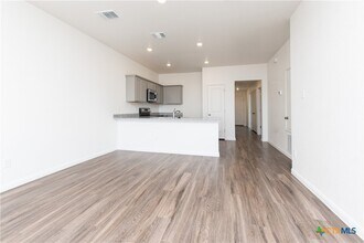 5815 Betty Lou Dr in Killeen, TX - Building Photo - Building Photo