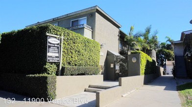11900 Venice Blvd in Los Angeles, CA - Foto de edificio - Building Photo