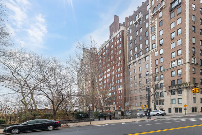 7 Gracie Sq in New York, NY - Foto de edificio - Building Photo