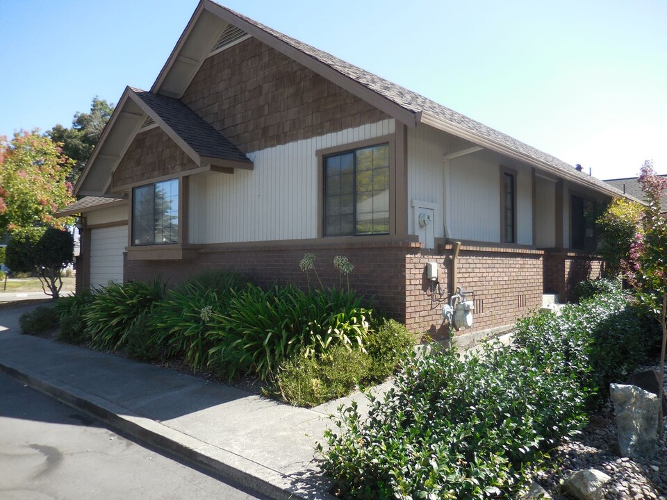 905 Wood Sorrel Dr in Petaluma, CA - Building Photo