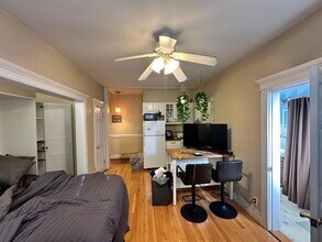 65 Burbank St, Unit 12 in Boston, MA - Foto de edificio - Building Photo