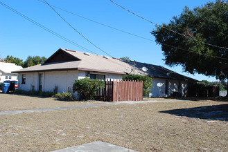 790 N Sinclair Ave in Tavares, FL - Building Photo - Building Photo