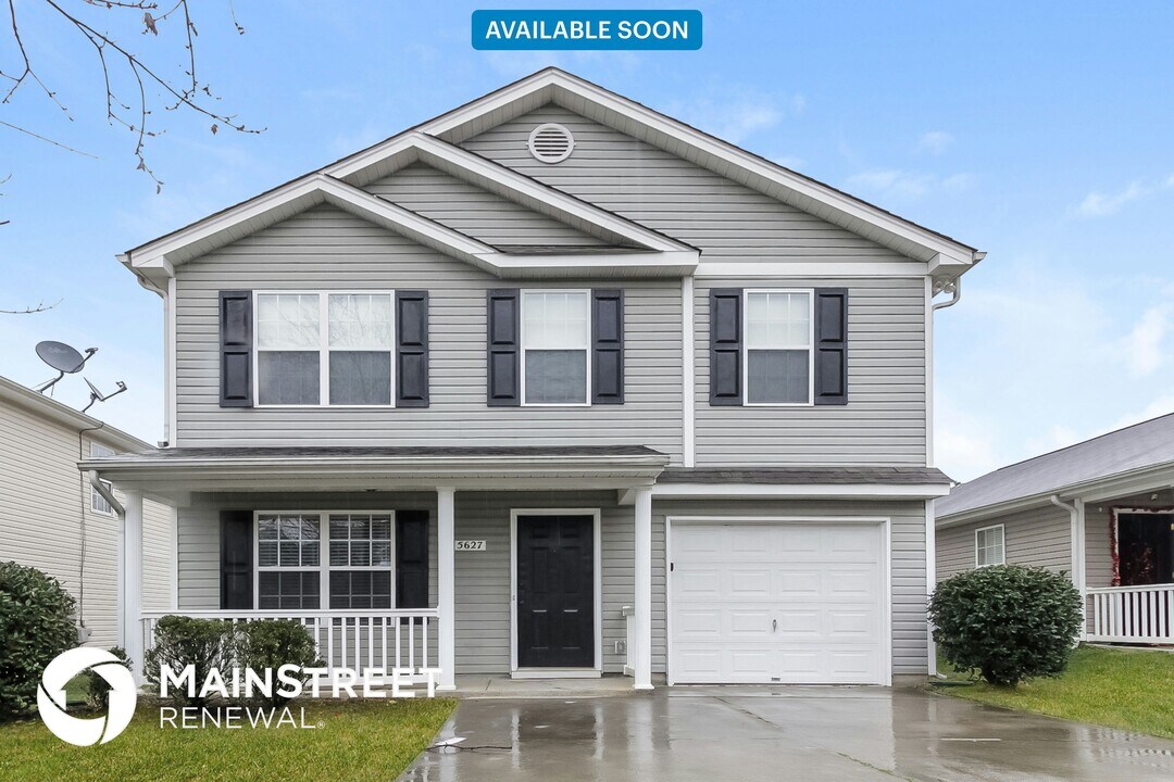 5627 Henderson Oaks Dr in Charlotte, NC - Building Photo
