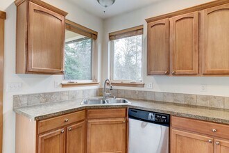 2881 SW Berwick Dr in Oak Harbor, WA - Building Photo - Building Photo