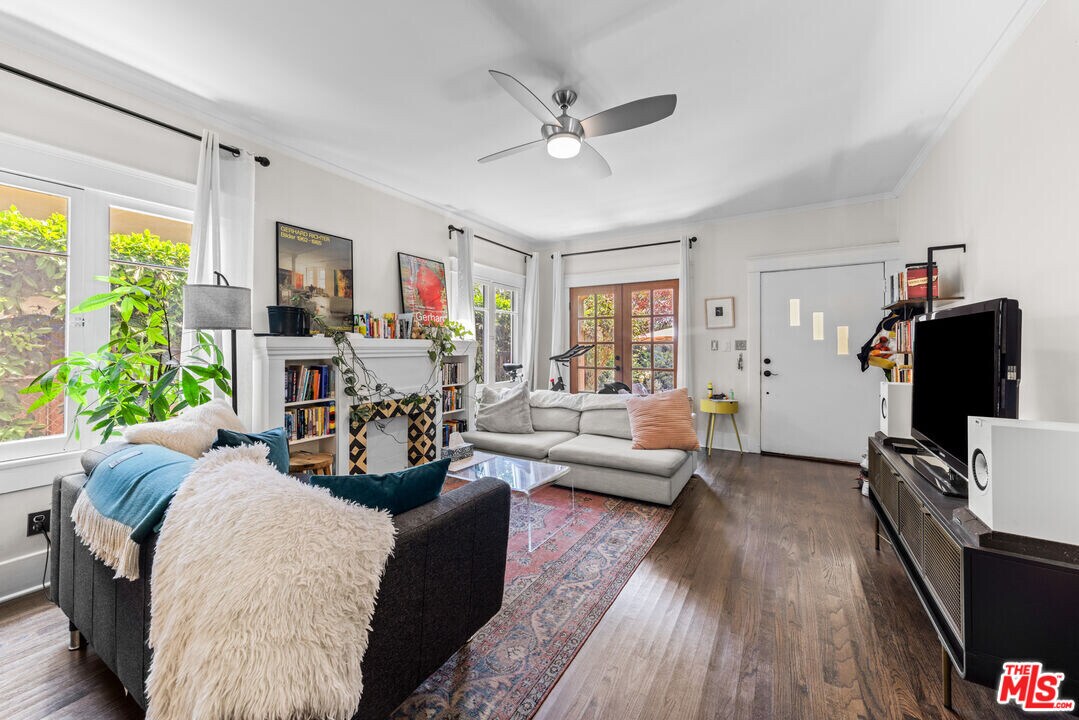 813 1/2 N Coronado St in Los Angeles, CA - Building Photo
