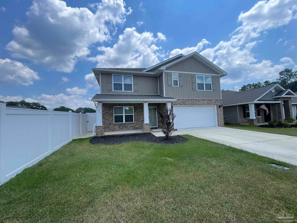 10541 Queens Gate Cir in Pensacola, FL - Building Photo