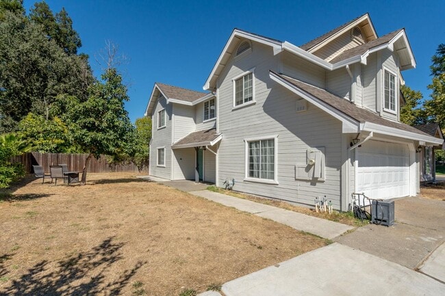 9049 Laguna Springs Way in Elk Grove, CA - Building Photo - Building Photo