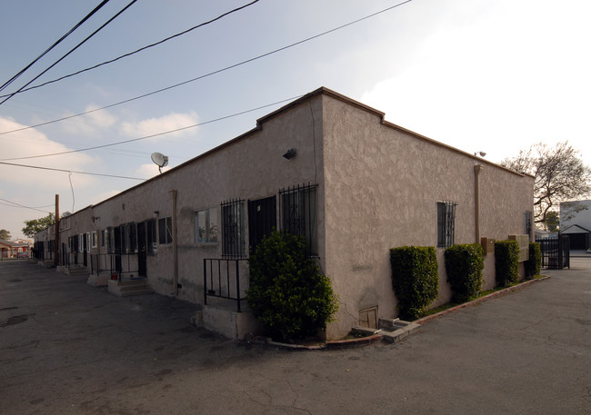 11901 S San Pedro St in Los Angeles, CA - Building Photo - Building Photo