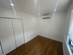 2621 NW 22nd Ct in Miami, FL - Building Photo - Building Photo