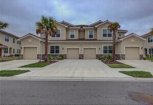 8342 Enclave Way in Sarasota, FL - Building Photo