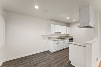 5738 Woodman Ave, Unit Unit 3 in Los Angeles, CA - Building Photo - Building Photo