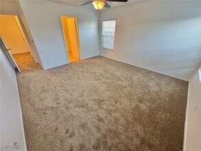 2882 Culloden Ave in Henderson, NV - Foto de edificio - Building Photo