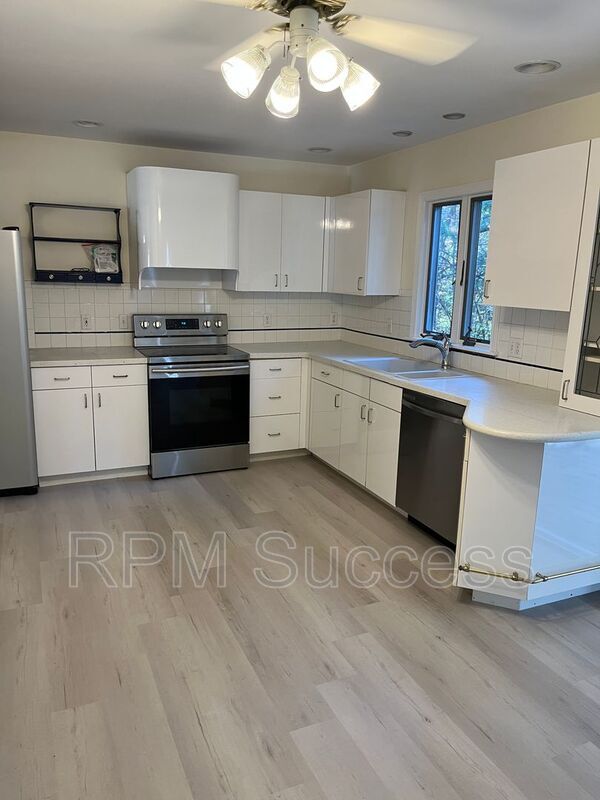 4 Tinkham Ln Mattapoisett, MA Rental Homes and Apartments for Rent