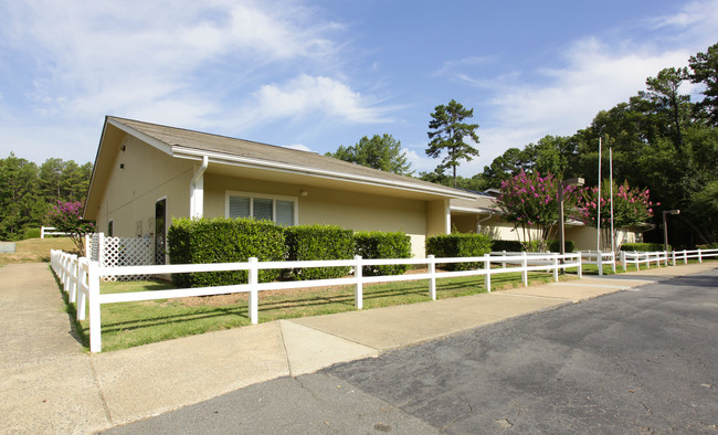 The Cottages Apartments in Little Rock, AR - Foto de edificio - Building Photo