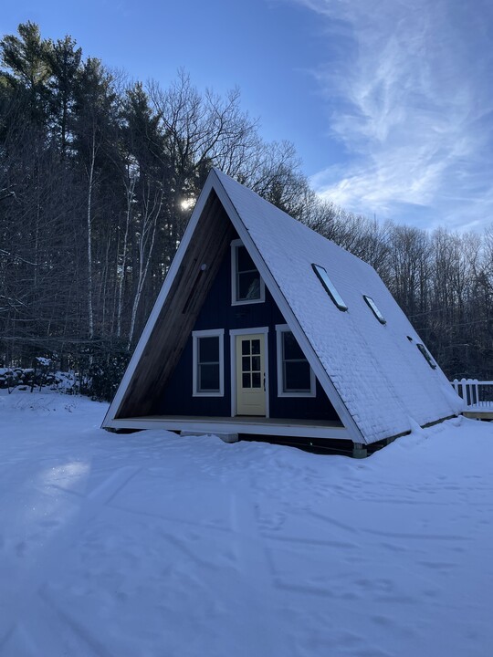 250 Youngs Hill Rd in Sunapee, NH - Building Photo