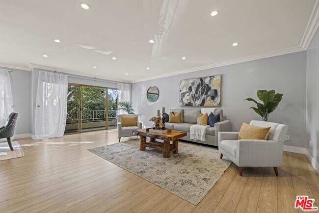 property at 910 S Holt Ave
