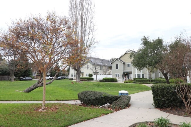 739 Shaw St in Los Alamos, CA - Building Photo - Building Photo