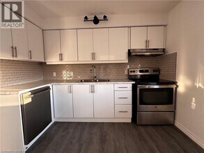 73 Fourth Ave in Brantford, ON - Building Photo - Building Photo