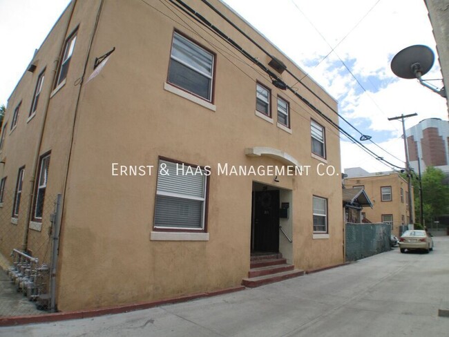 320 N Nylic Ct in Long Beach, CA - Foto de edificio - Building Photo