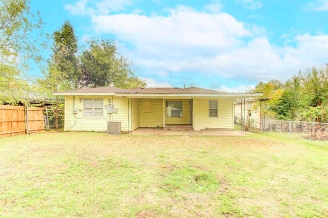 1911 NW Smith Ave in Lawton, OK - Building Photo - Building Photo