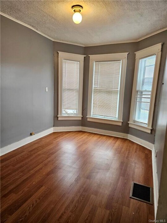 304 Church St-Unit -B in Poughkeepsie, NY - Building Photo
