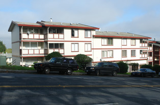 640 Serramonte Blvd Apartments