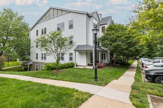 Lafayette Forest Condominiums in Annandale, VA - Building Photo - Building Photo