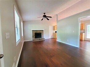 394 Russell Ridge Dr in Lawrenceville, GA - Building Photo - Building Photo