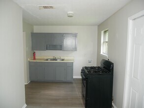 5057 Gill Rd in Memphis, TN - Building Photo - Building Photo