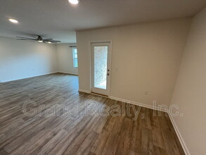 6474 Churchill Cir in Milton, FL - Foto de edificio - Building Photo