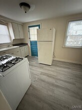 103 Drexler Ave S in Liverpool, NY - Foto de edificio - Building Photo