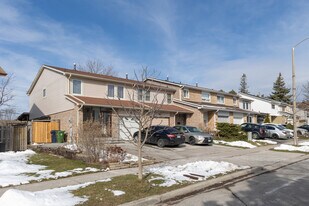 84 Valdor Dr in Toronto, ON - Building Photo