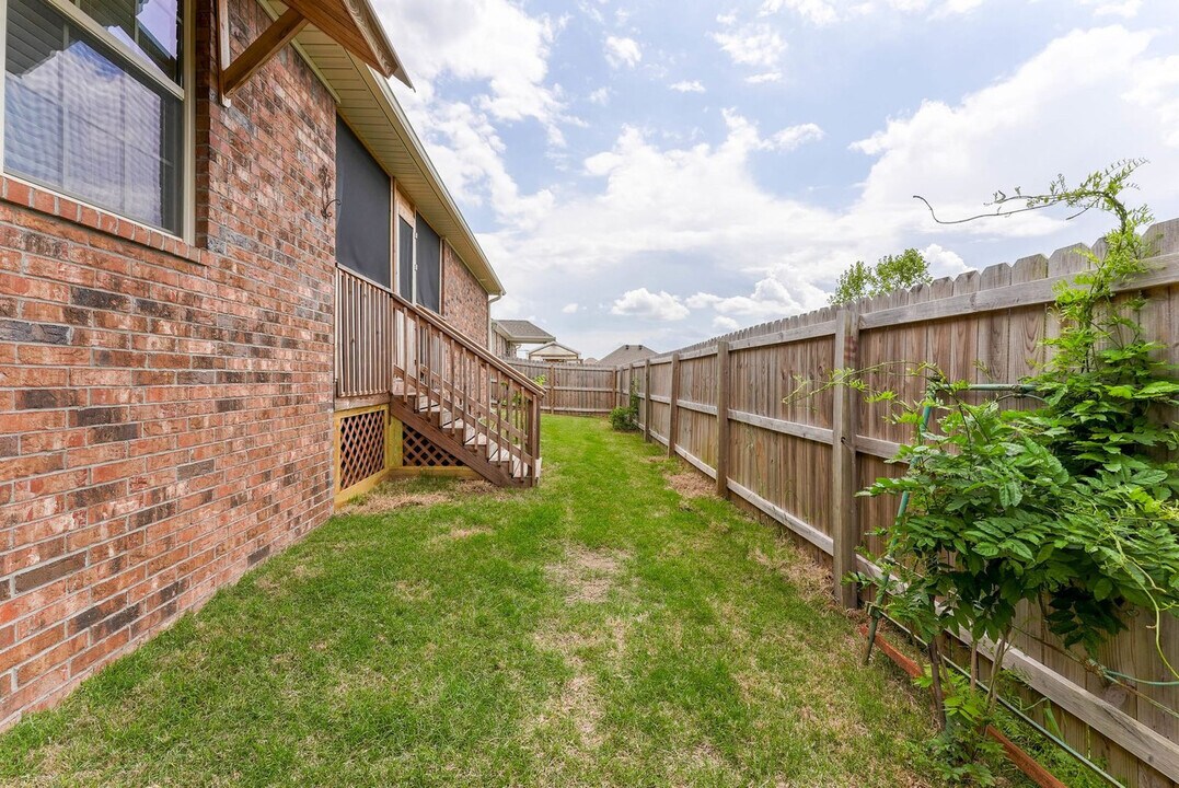 817 Brook St in Gentry, AR - Building Photo