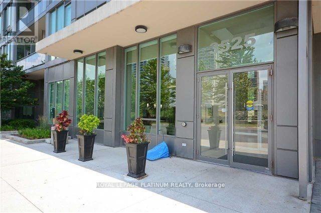 3525 Kariya Dr in Mississauga, ON - Building Photo - Building Photo