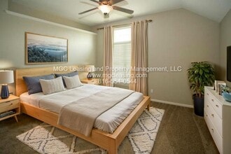 152 NE Hidden Meadow Ln in Lee's Summit, MO - Building Photo - Building Photo