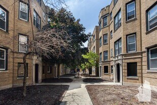 3921 N Pine Grove Ave, Unit 3W in Chicago, IL - Building Photo