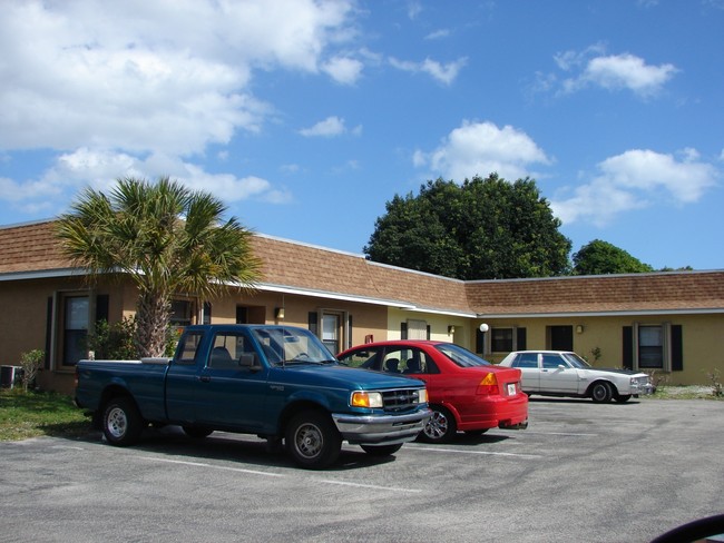 Wedgewood Way Apartments in West Palm Beach, FL - Building Photo - Building Photo