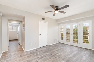 562 Glenwood Ave in Cincinnati, OH - Building Photo