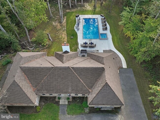 property at 1085 Pemberton Ln