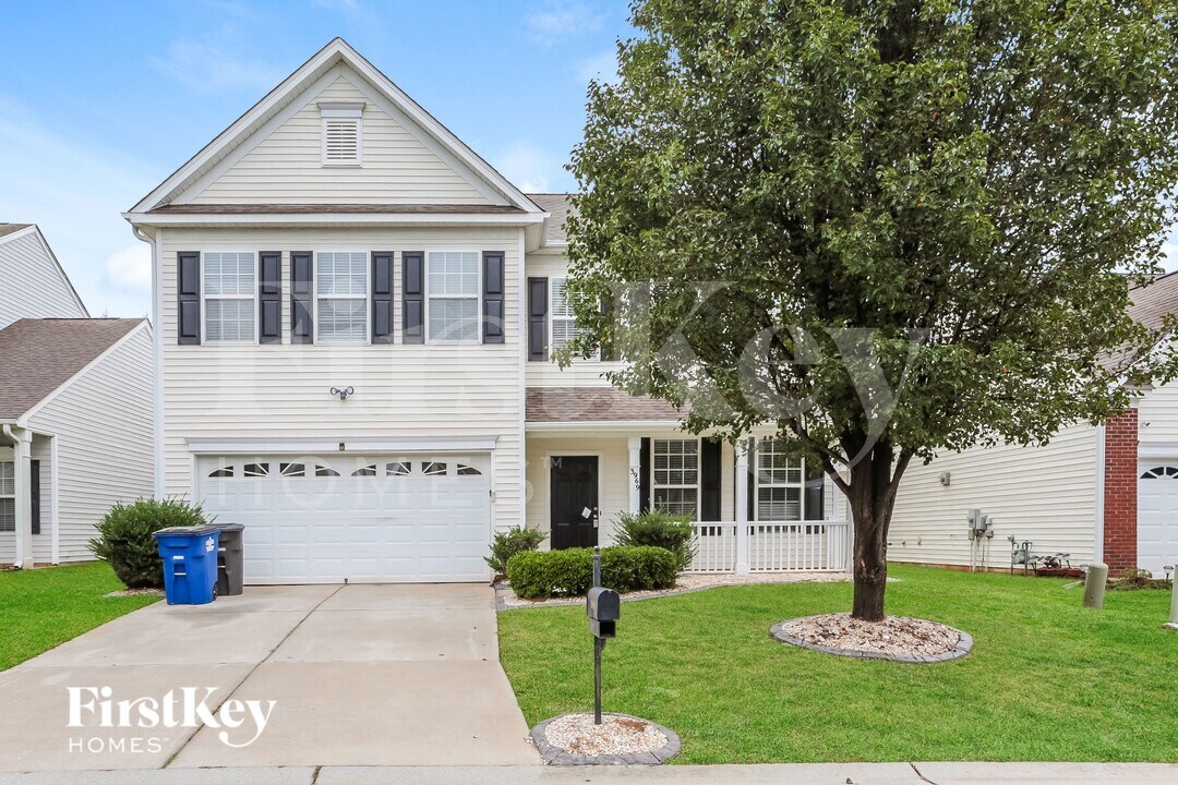 3969 Creekmoore Dr in Winston-Salem, NC - Foto de edificio