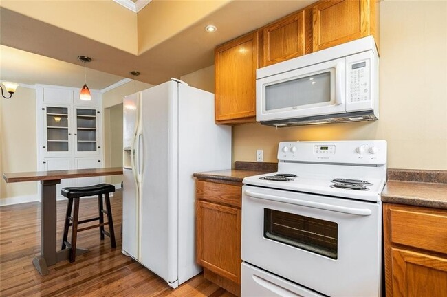 property at 828 8th Ave SW