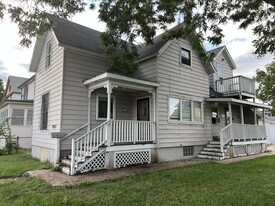 1704 12th St, Unit 1704 Upper Apartments