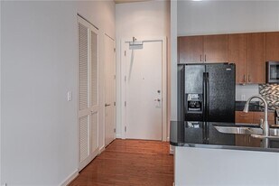 711 Cosmopolitan Dr NE in Atlanta, GA - Building Photo