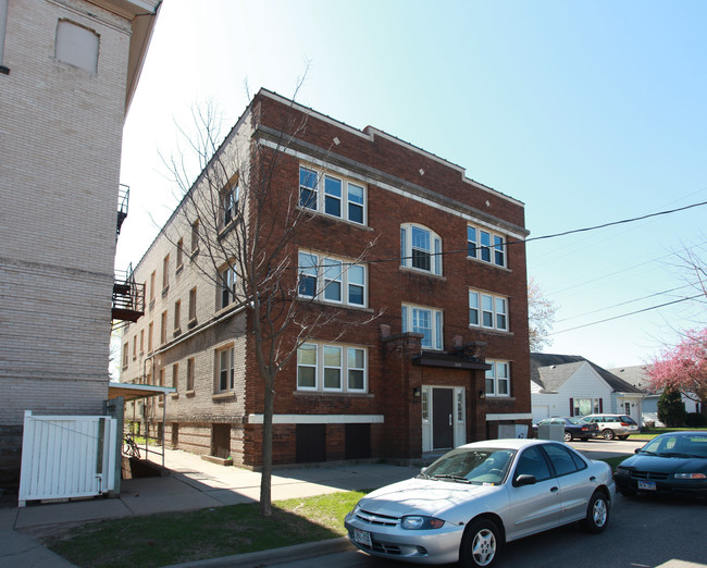 309 Central St in Eau Claire, WI - Building Photo - Building Photo