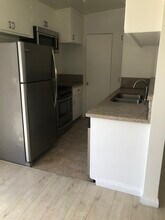 11815 Goshen Ave, Unit 4 in Los Angeles, CA - Building Photo - Building Photo