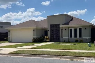 6823 Stone Oak in Brownsville, TX - Foto de edificio - Building Photo